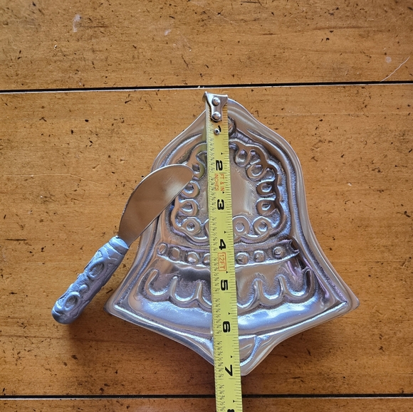 New pewter Christmas plate with spreader. - Picture 8 of 10